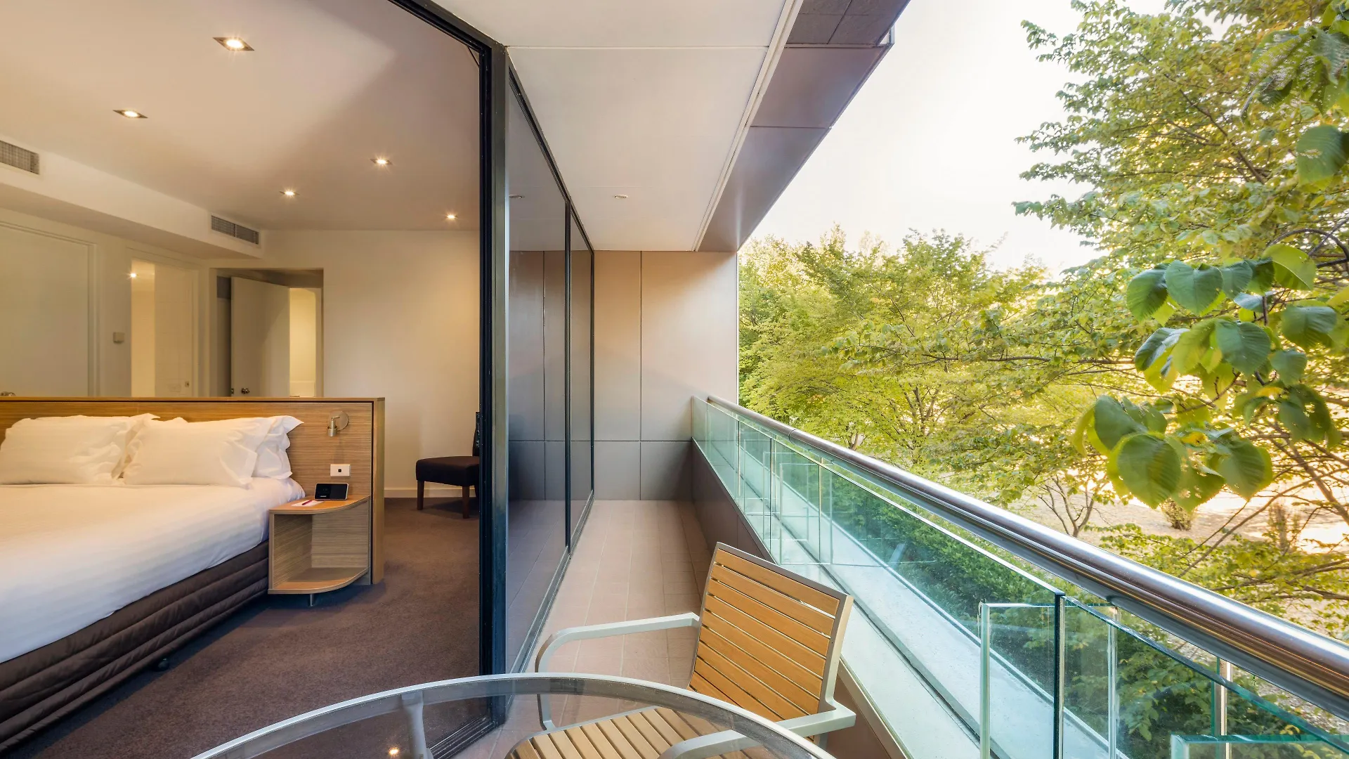 Отель Crowne Plaza Canberra By Ihg