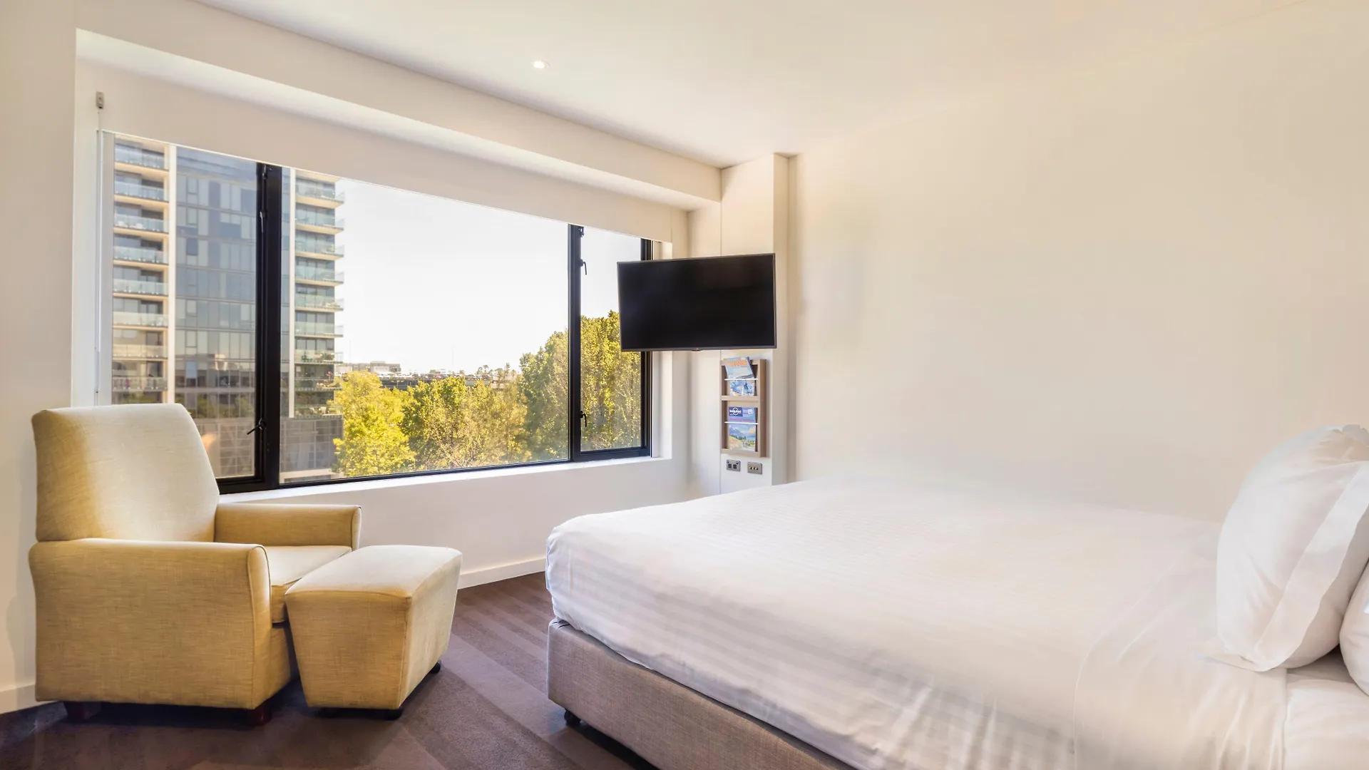 Crowne Plaza Canberra By Ihg 4*,