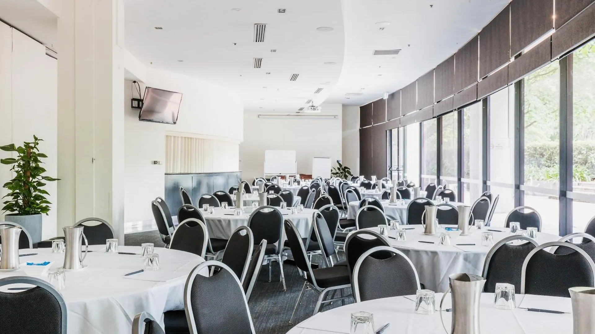 **** Отель Crowne Plaza Canberra By Ihg Австралия