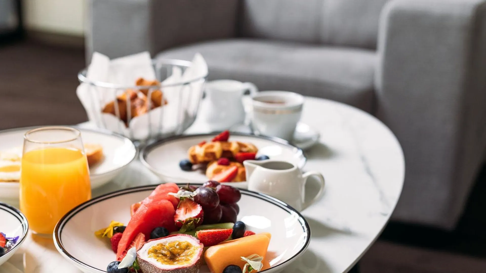 Отель Crowne Plaza Canberra By Ihg