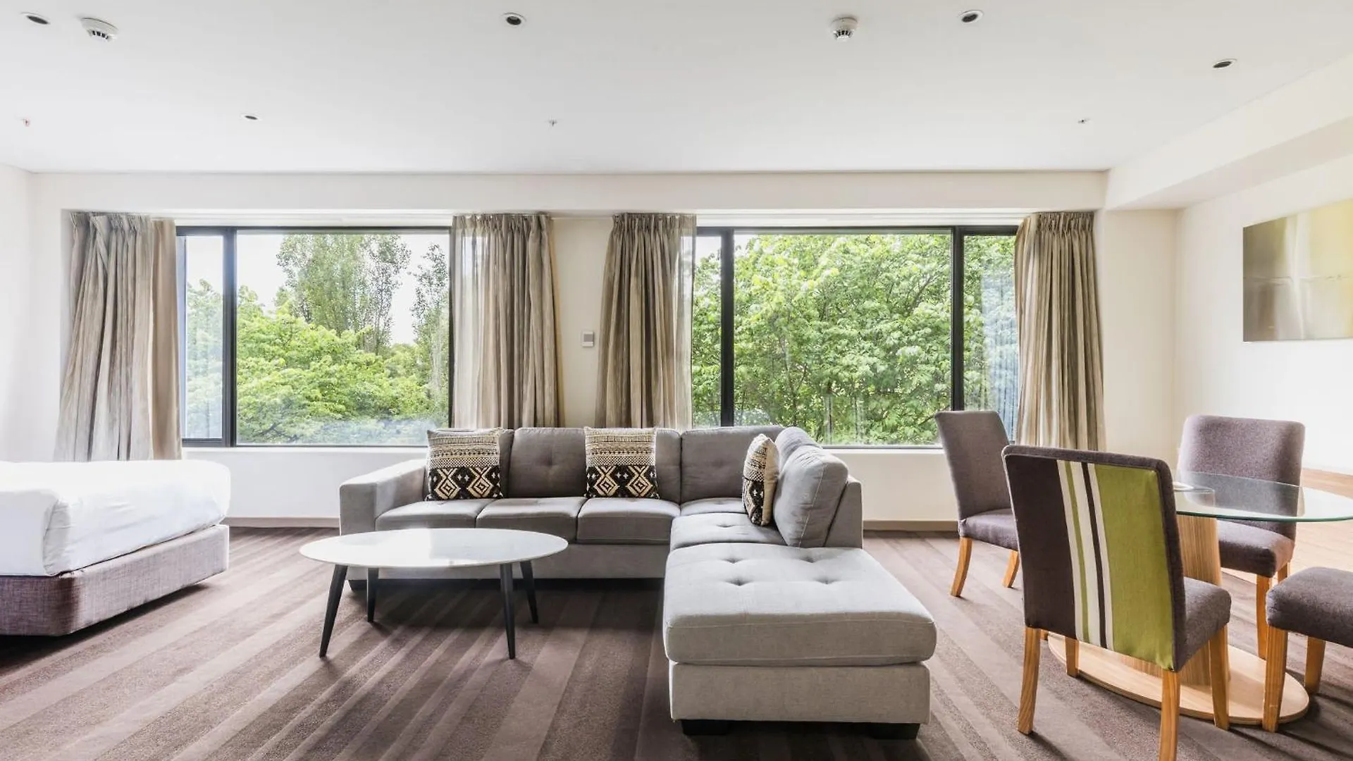 **** Отель Crowne Plaza Canberra By Ihg Австралия