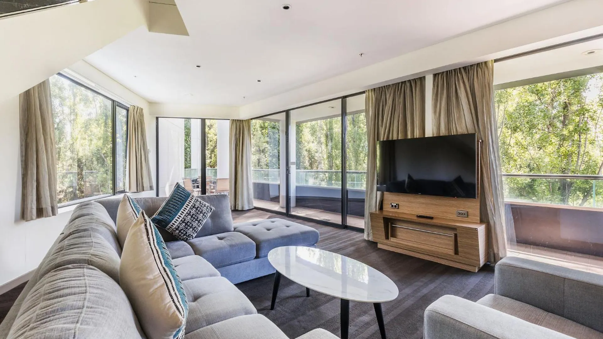 Crowne Plaza Canberra By Ihg Отель
