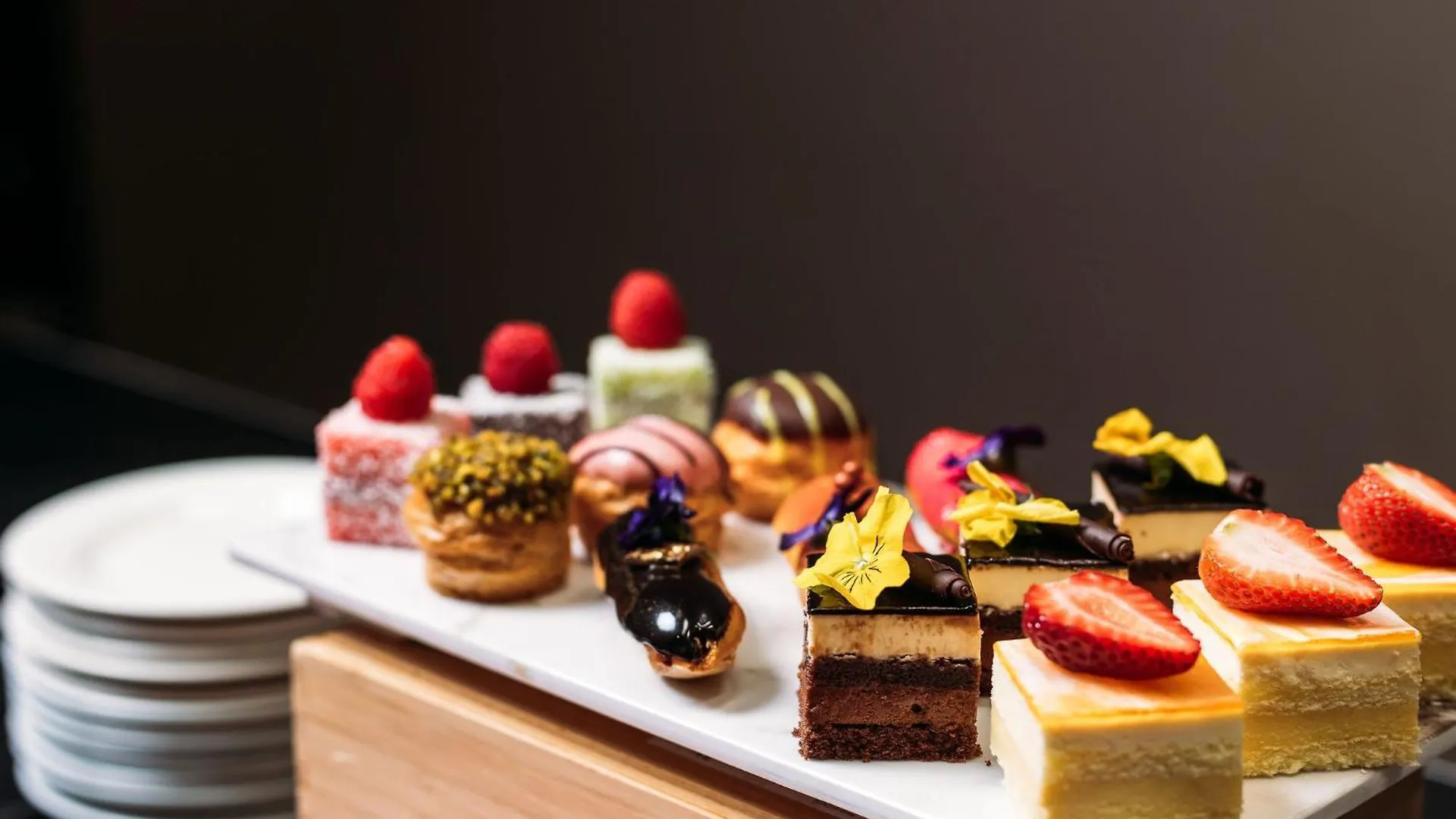 Отель Crowne Plaza Canberra By Ihg