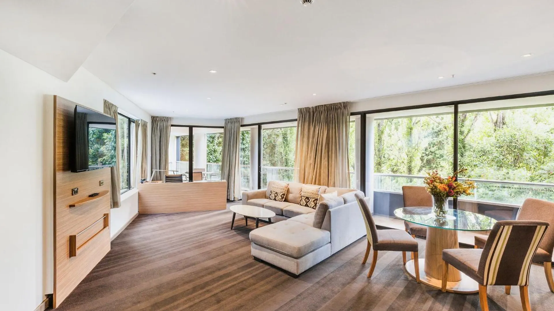 Crowne Plaza Canberra By Ihg