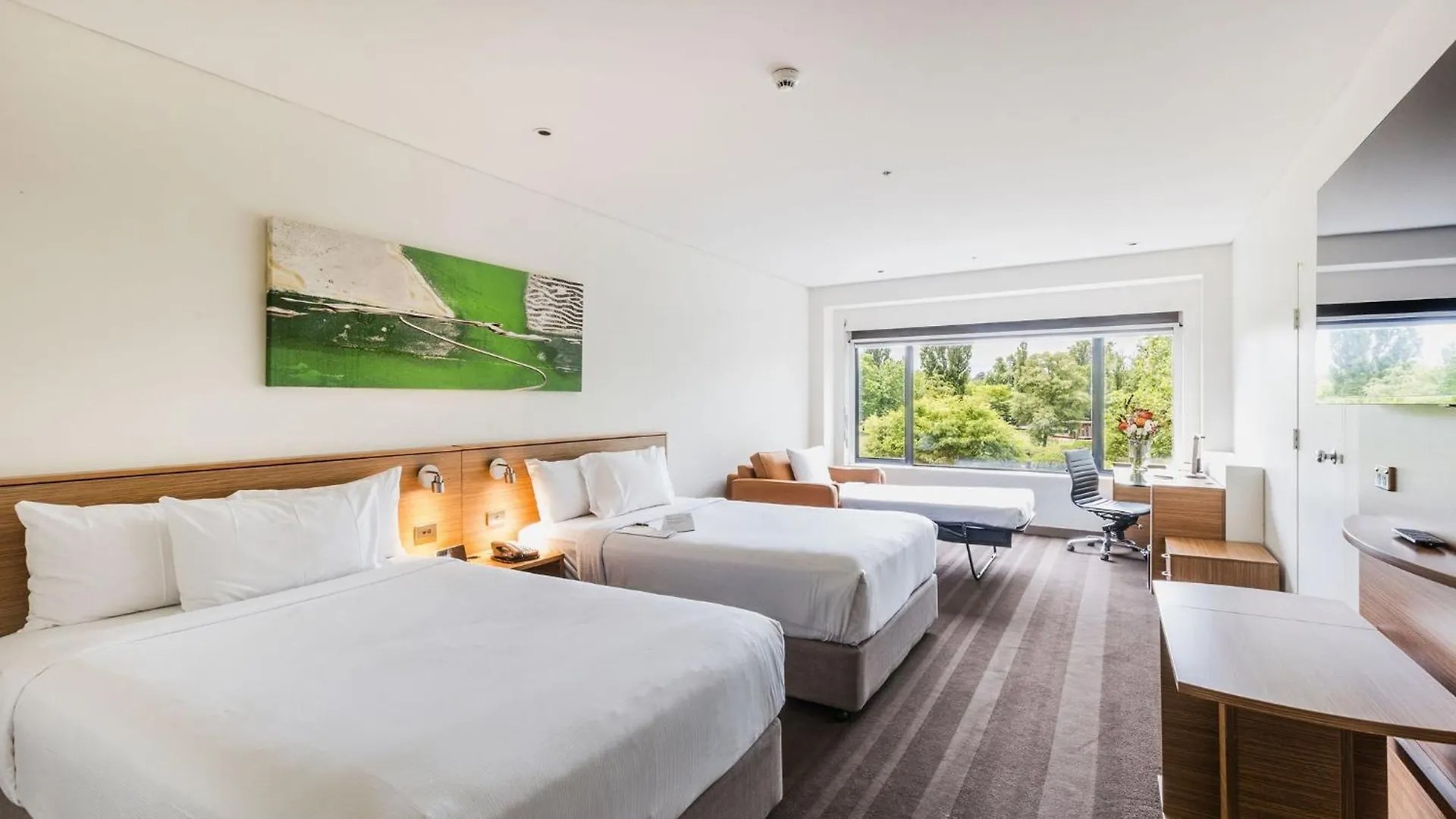 Отель Crowne Plaza Canberra By Ihg
