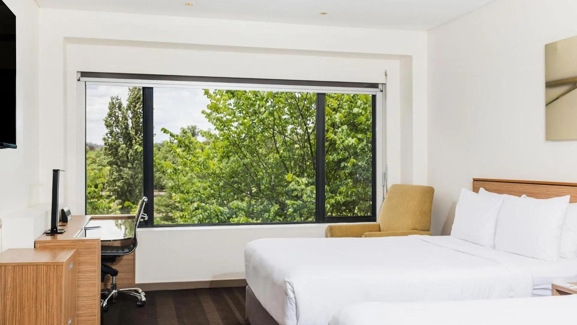 Отель Crowne Plaza Canberra By Ihg